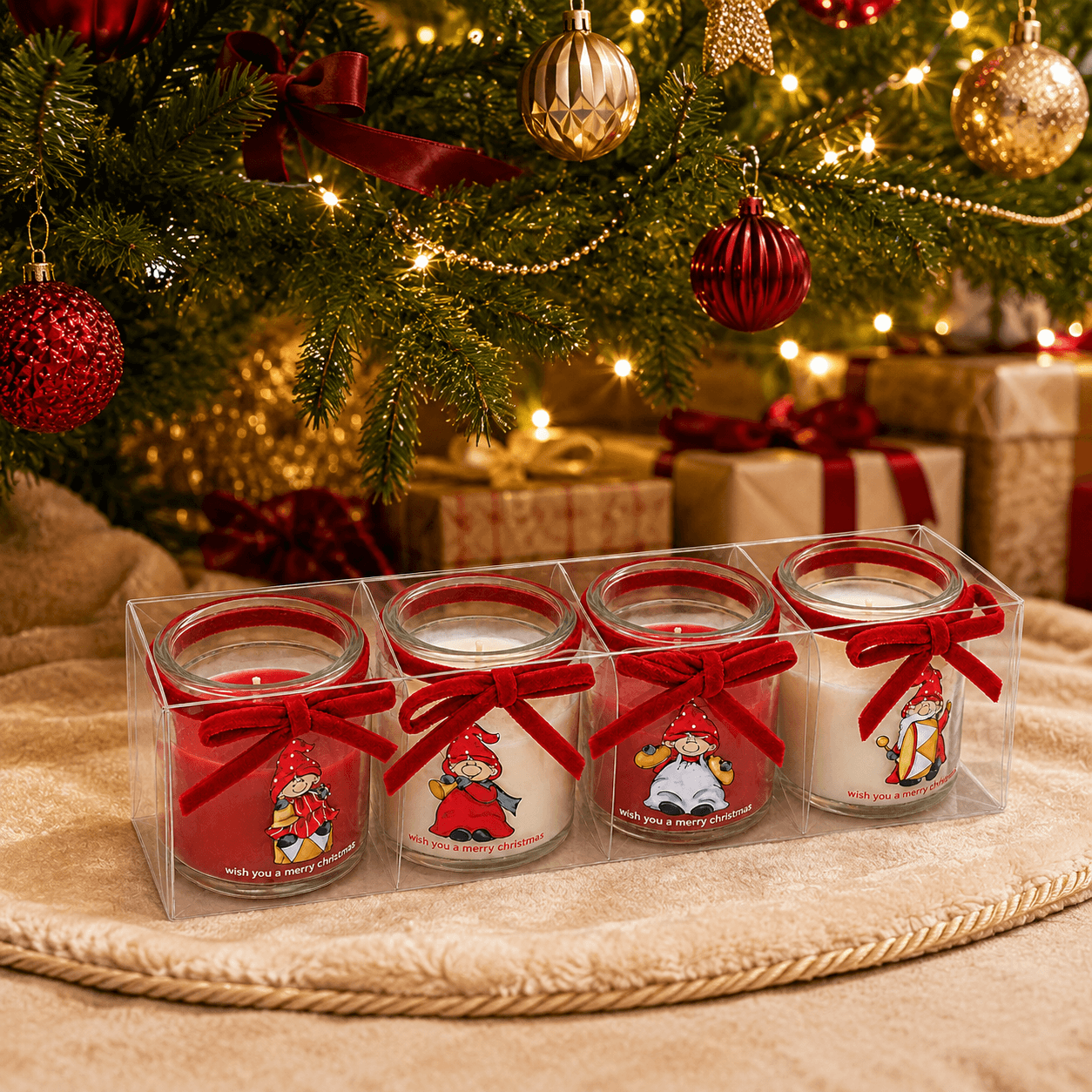 Weihnachtskerzen im Glas mit Weihnachtswichteln rot/weiß 4er-Set